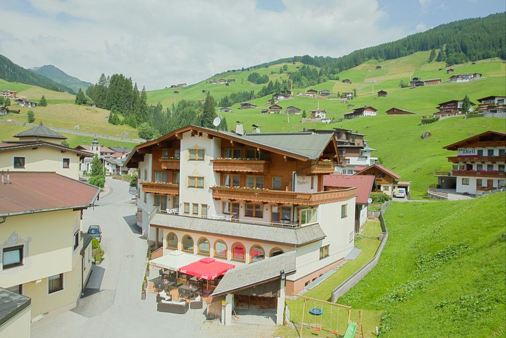 Aparthotel Dorfplatzl Garni Tux Extérieur photo