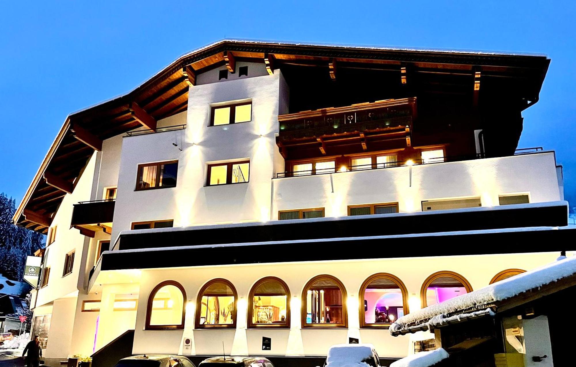 Aparthotel Dorfplatzl Garni Tux Extérieur photo