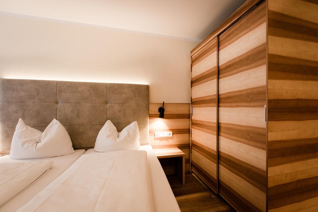 Aparthotel Dorfplatzl Garni Tux Extérieur photo