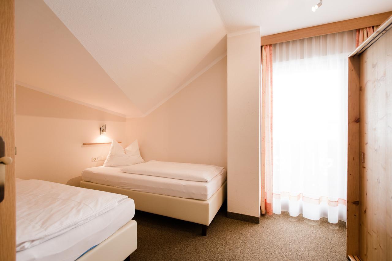 Aparthotel Dorfplatzl Garni Tux Extérieur photo
