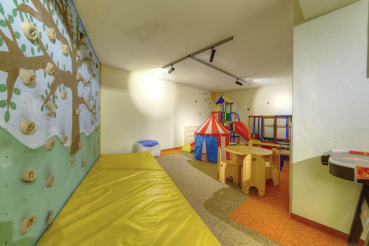 Aparthotel Dorfplatzl Garni Tux Extérieur photo